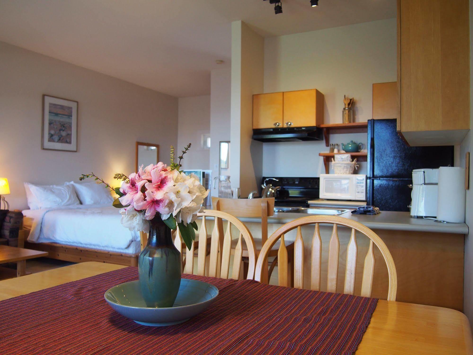 Fred Tibbs Ocean Front Condos Tofino Exterior photo