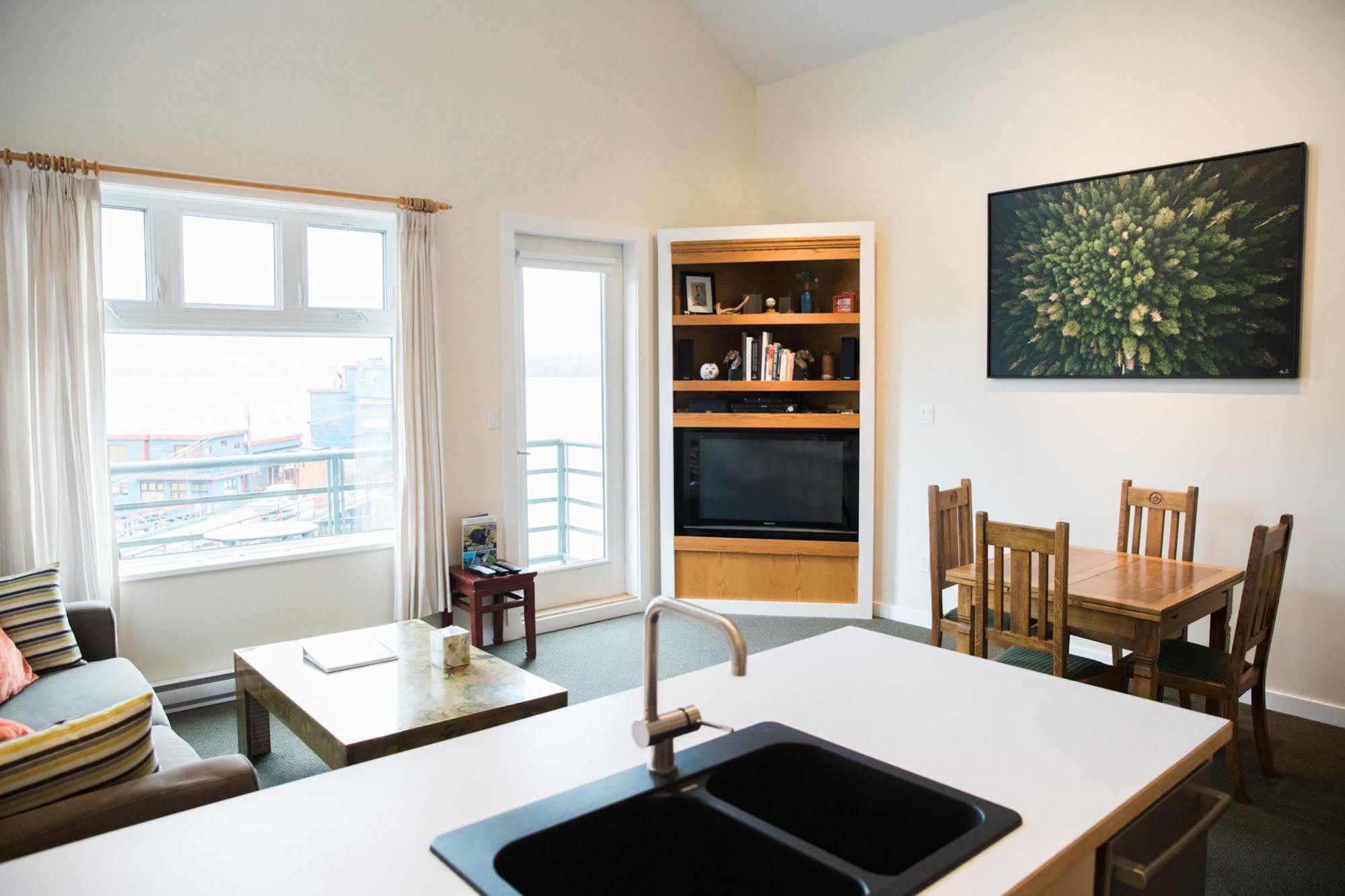 Fred Tibbs Ocean Front Condos Tofino Exterior photo